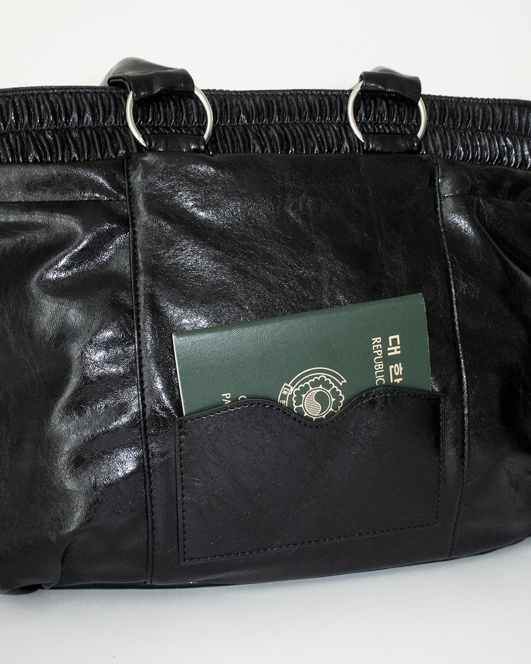 PIERCED BOXER BAG black