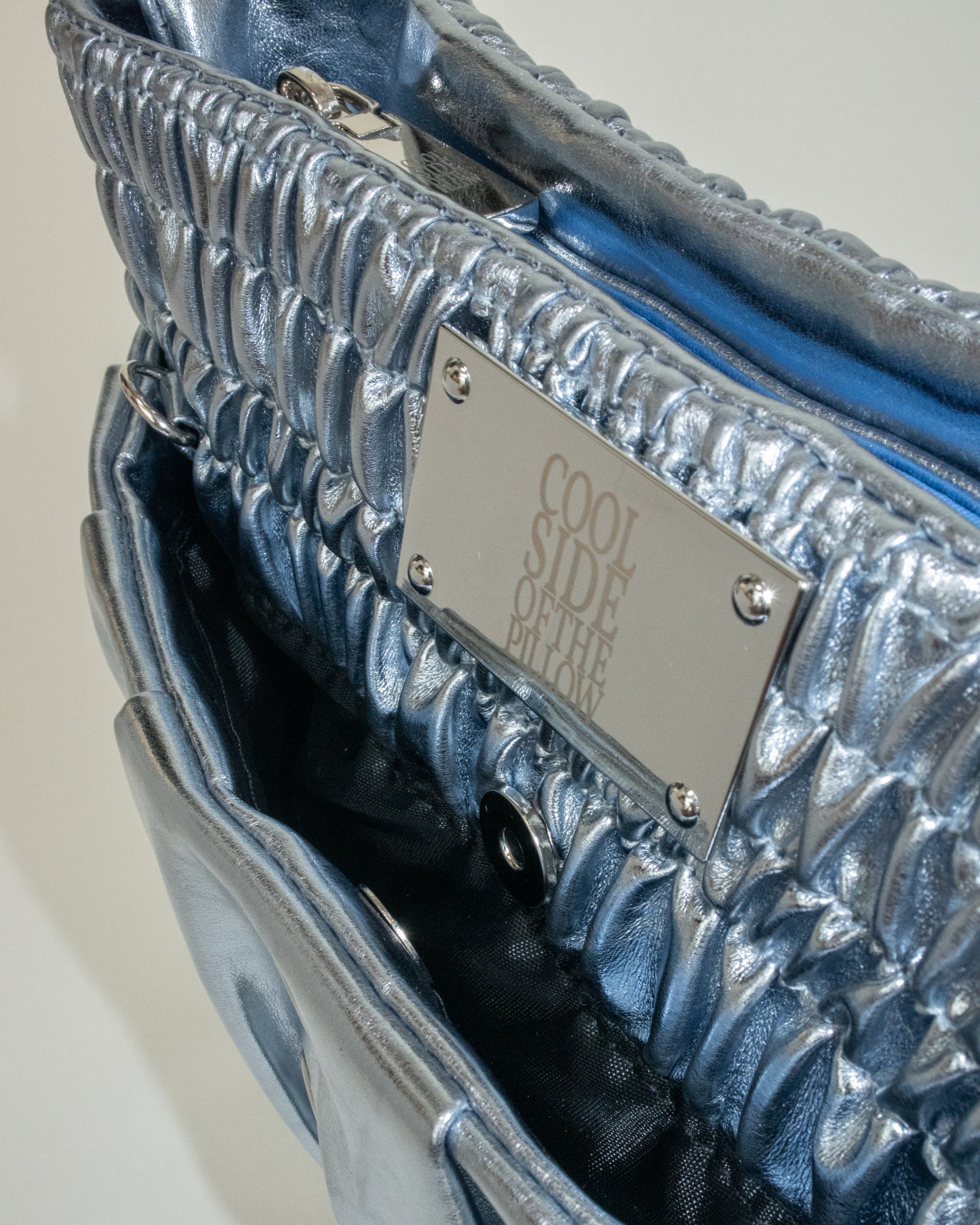 THE BOXER BAG MINI metal blue
