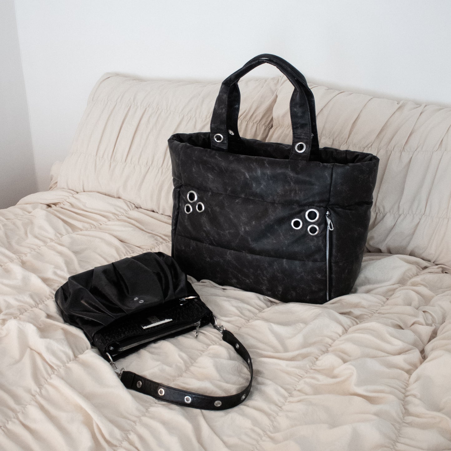 THE BOXER BAG black